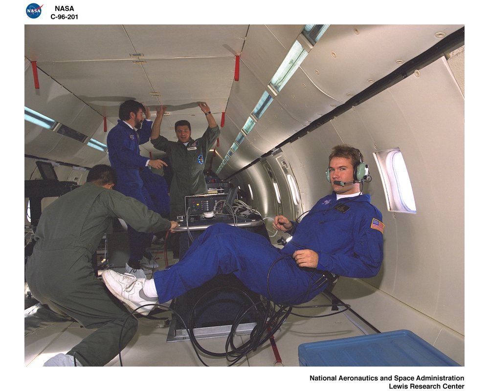 DC-9 AIRPLANE EXPERIMENT FLIGHT