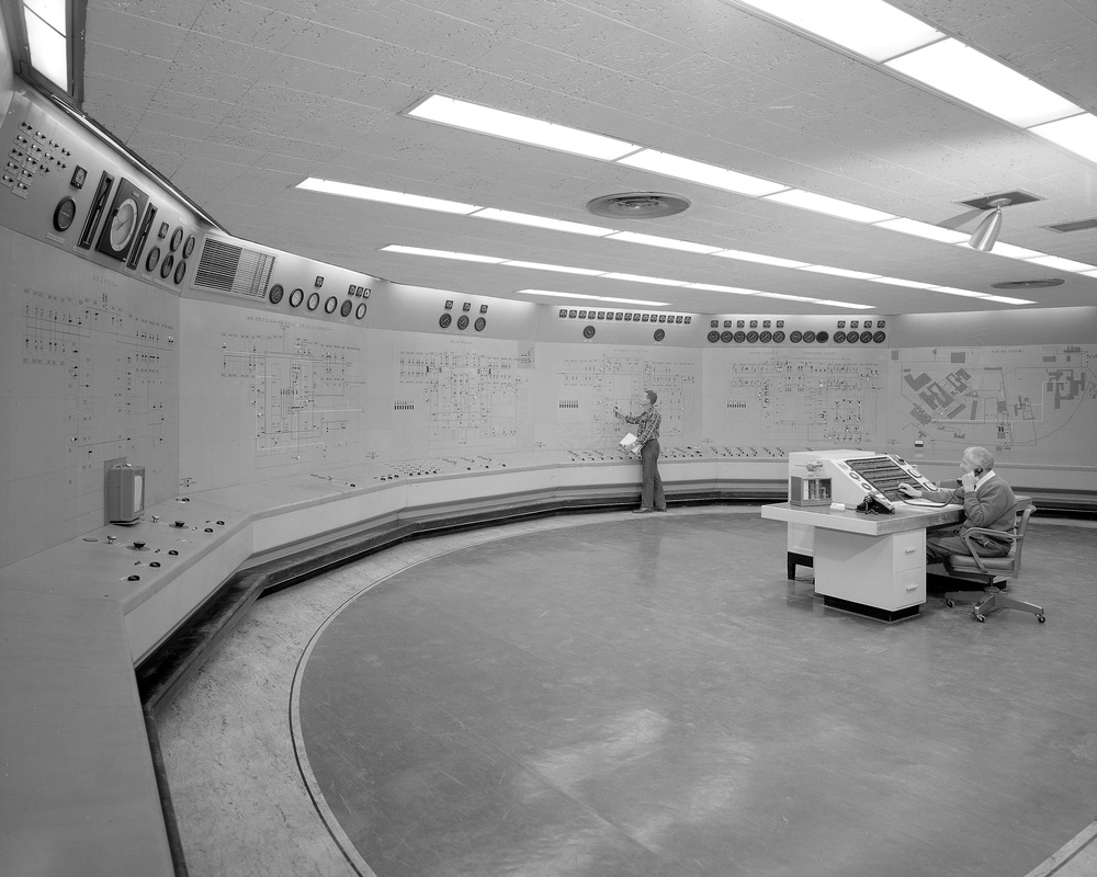 CENTRAL CONTROL ROOM IN THE ENGINE RESEARCH BUILDING ERB