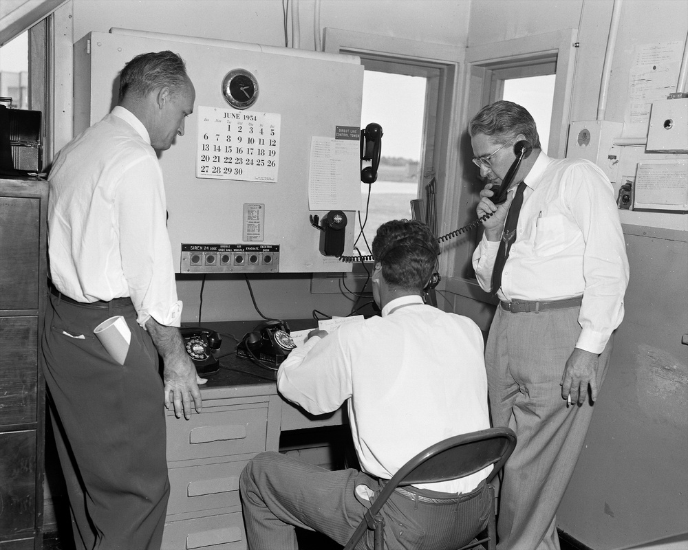 AIR RAID ALERT PARTICIPATION IN THE ADMINISTRATION BUILDING - HANGAR - MATERIALS AND STRESSES BUILDING M&amp;S