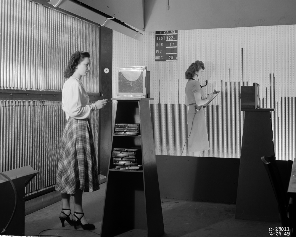 MANOMETER BOARD SETUP IN THE 18X18 INCH SUPERSONIC WIND TUNNEL