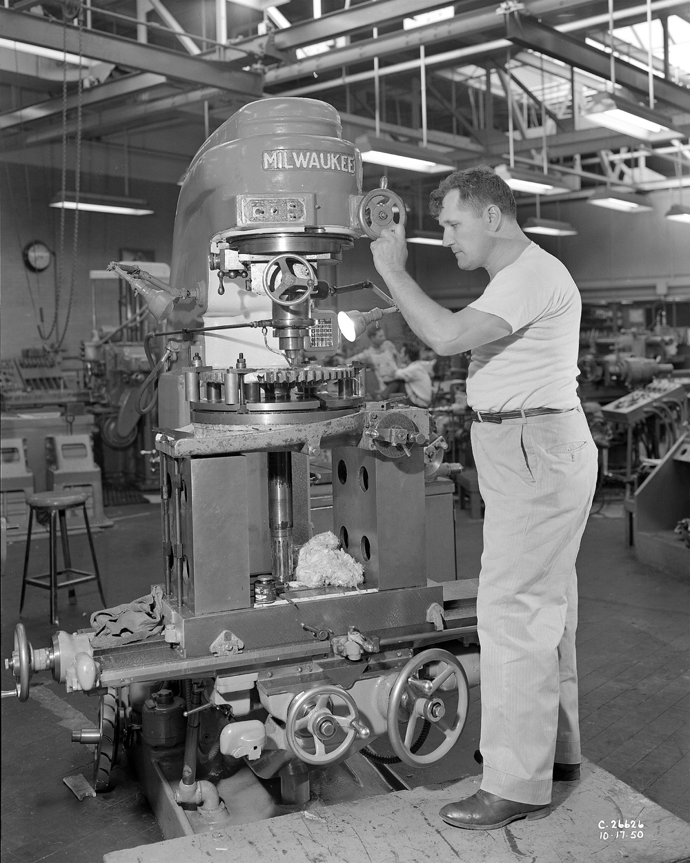 MILWAUKEE ROTARY HEAD MILL WITH J-33 TURBINE SETUP