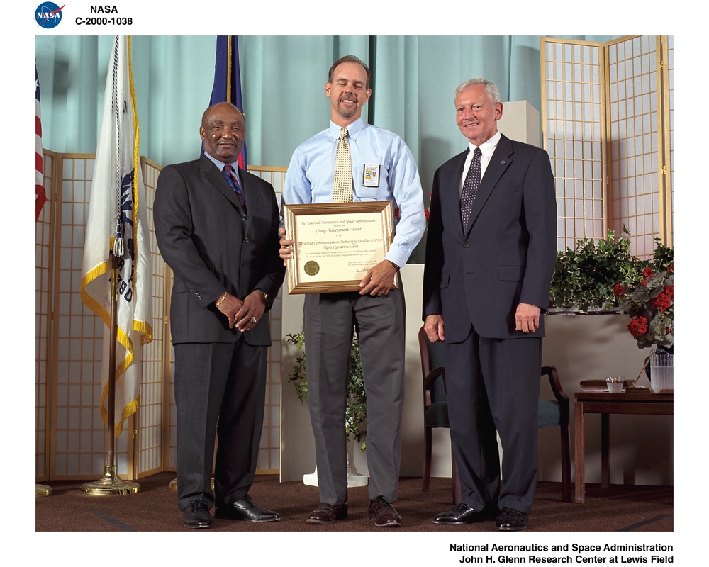 NASA 2000 HONOR AWARDS CEREMONY DON CAMPBELL - ROBERT BAUER - GENERAL DAILEY
