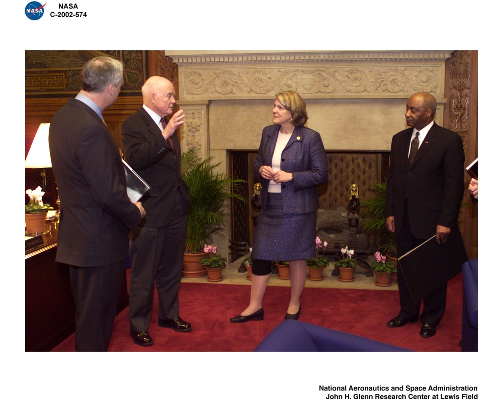 VISIT TO NASA GLENN RESEARCH CENTER BY NASA ADMINISTRATOR SEAN O'KEEFE / OFFICE OF CLEVELAND OHIO MAYOR JANE CAMPBELL