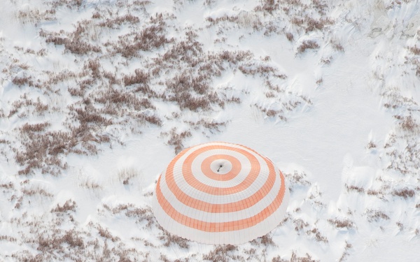 Soyuz TMA-16 Lands