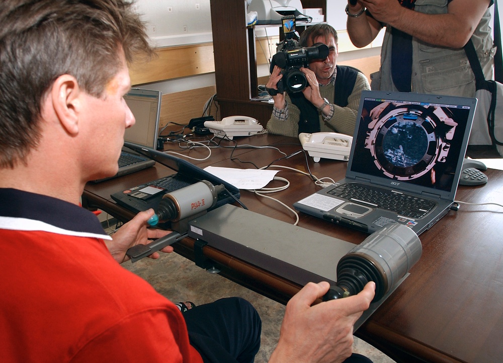 Expedition 9 Preflight Activities