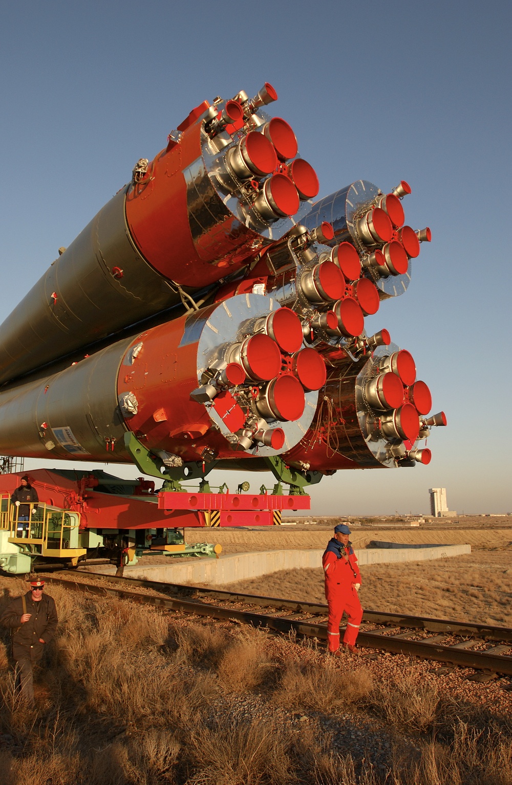 Expedition 8 Soyuz Transport