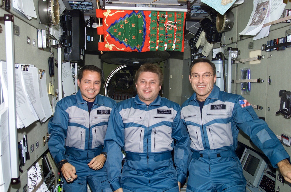 Expedition Four Crew Christmas 2001 portrait in the ISS Zvezda SM