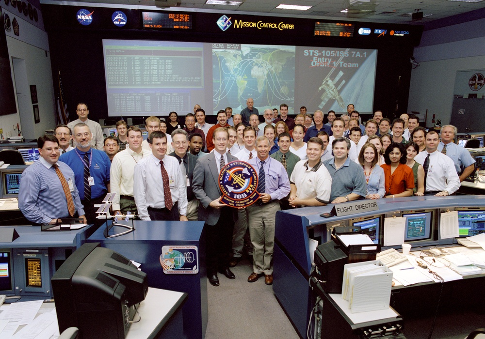 STS-105 Flight Control Team Photo in WFCR
