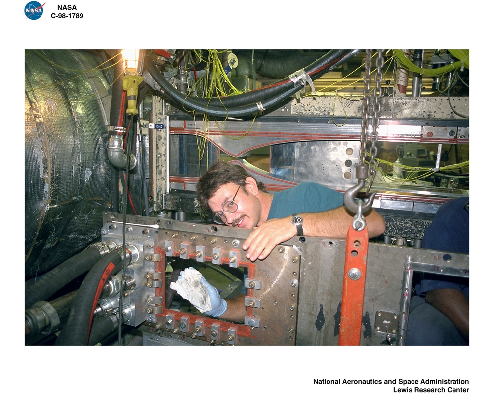 REASSEMBLY OF DUCT LAB SWT MACH 4-5 NOZZLE WITH MACH 2.0 INJECTION