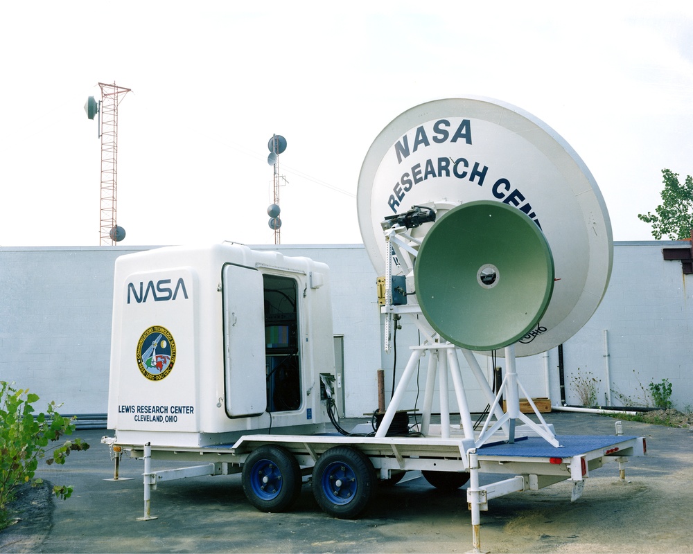 TET TRANSPORTABLE EARTH TERMINAL ON LOCATION AT THE PUBLIC BROADCASTING SYSTEM PBS WVIZ CHANNEL 25 TELEVISION 4300 BROOKPARK ROAD CLEVELAND OHIO