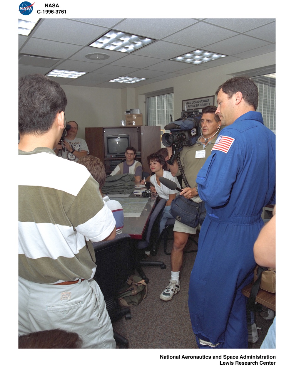 DC-9 AIRPLANE PRESS FLIGHT