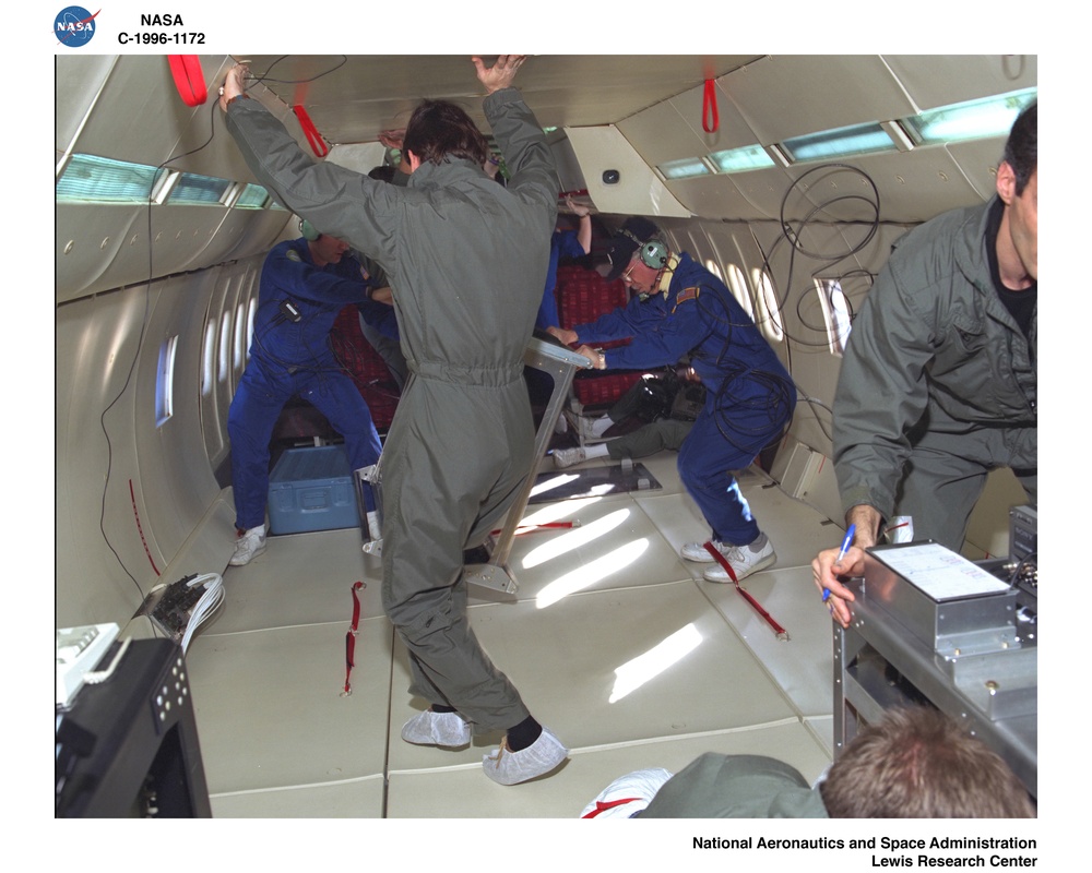 DC-9 AIRPLANE FLIGHT