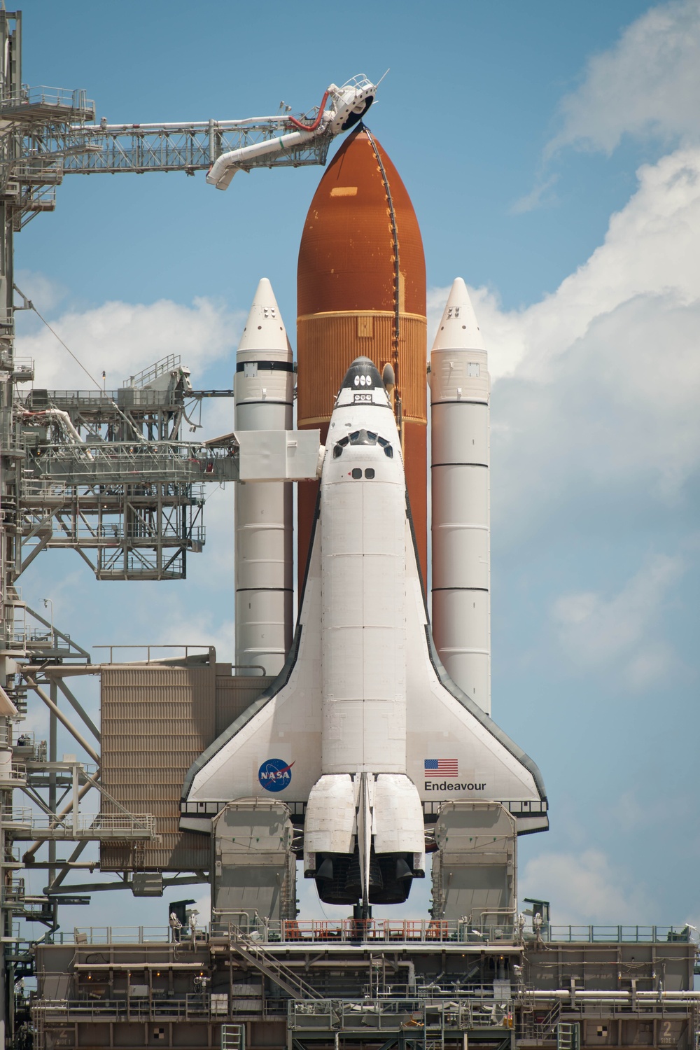 weight of endeavour space shuttle
