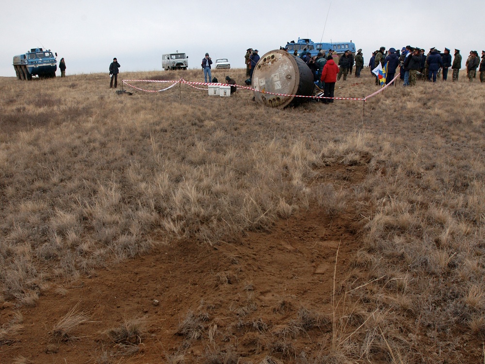Expedition 7 Landing