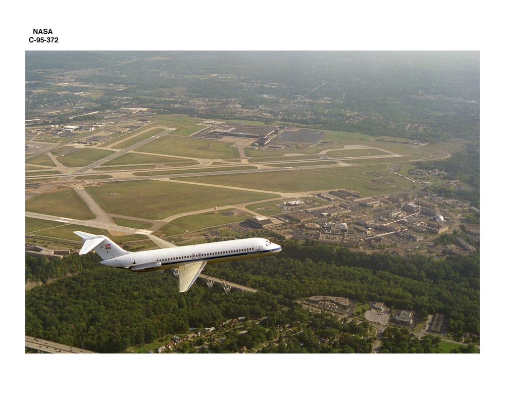 DC-9 AIRPLANE OVER NASA LEWIS RESEARCH CENTER  SEPTEMBER 23 1994