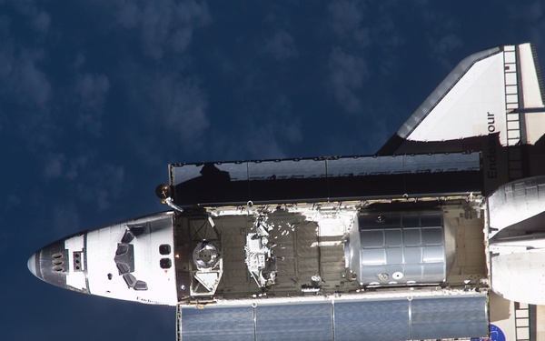 Endeavour on approach to ISS for mission STS-111 UF2 / Expedition Four