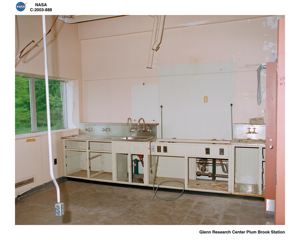 HOT LABORATORY IN THE OFFICE BUILDING AT THE REACTOR FACILITY AT THE NASA PLUM BROOK STATION RESEARCH FACILITY