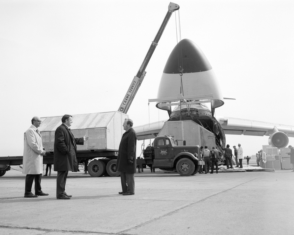 C-5A AIRPLANE AT BOMBER PLANT CLEVELAND OHIO