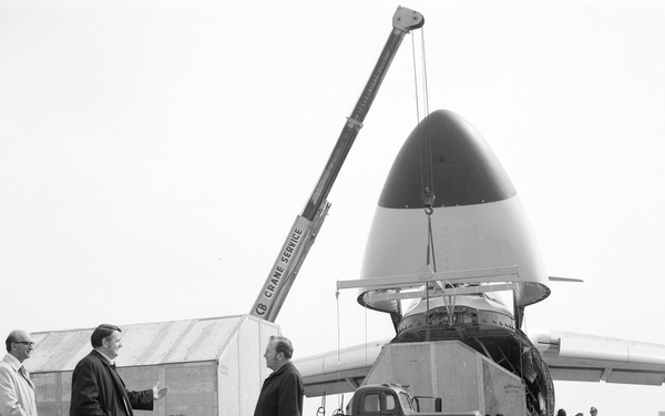 C-5A AIRPLANE AT BOMBER PLANT CLEVELAND OHIO