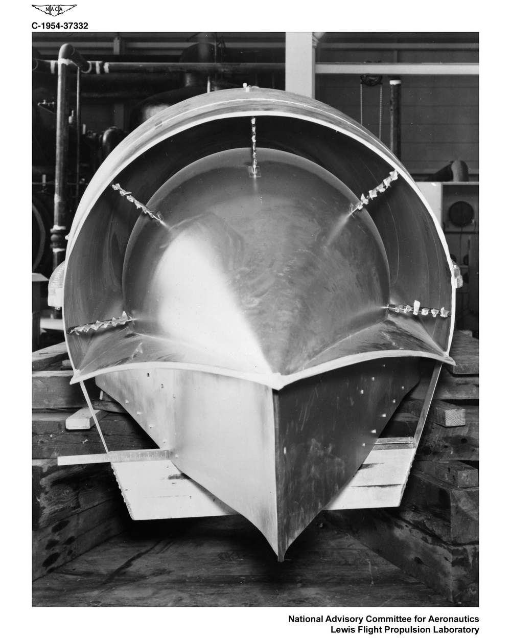 FULL SCALE FREE JET INVESTIGATION OF METHODS OF IMPROVING OUTLET FLOW DISTRIBUTION IN A SIDE INLET SUPERSONIC DIFFUSER