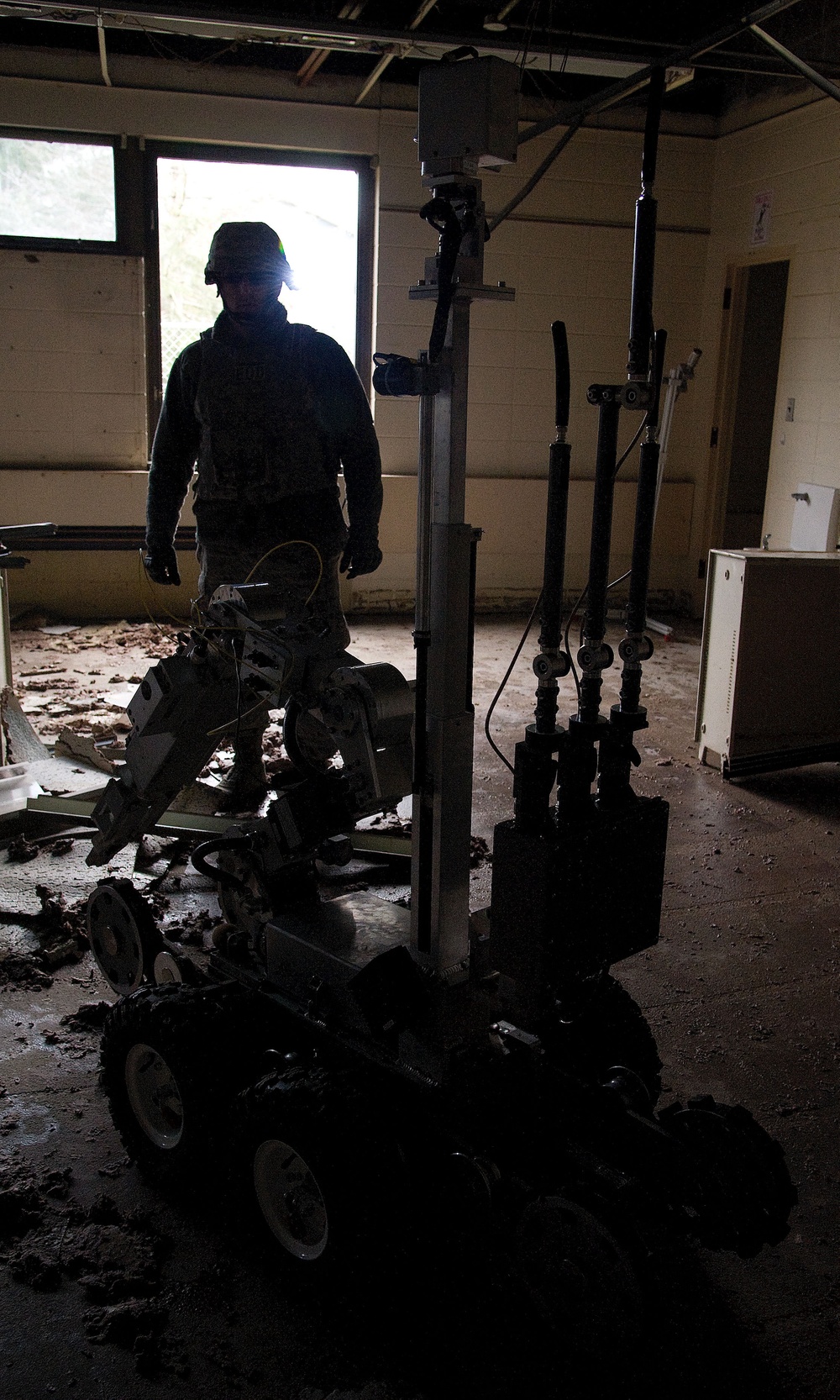 Joint EOD training at Dover AFB, Del.