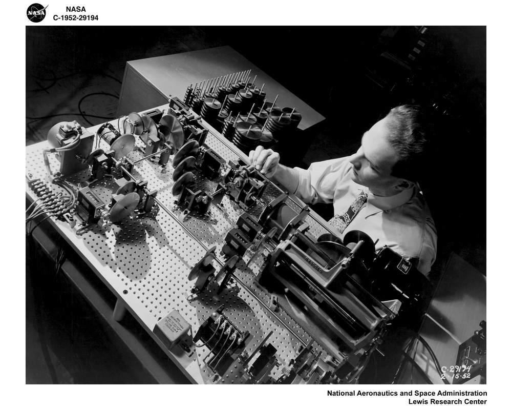 SERVO INSTRUMENT BOARD SETUP FOR AUTOMATIC TESTING OF RESEARCH MATERIALS