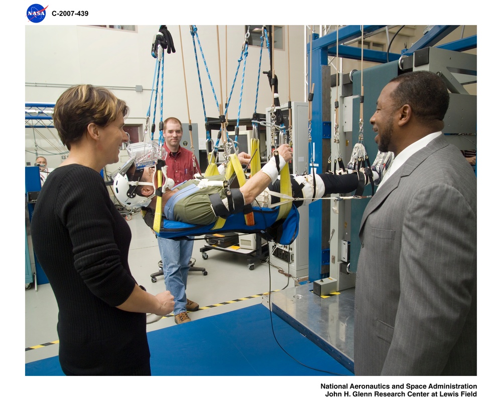 Enhanced Zero gravity Locomotion Simulator (eZLS)