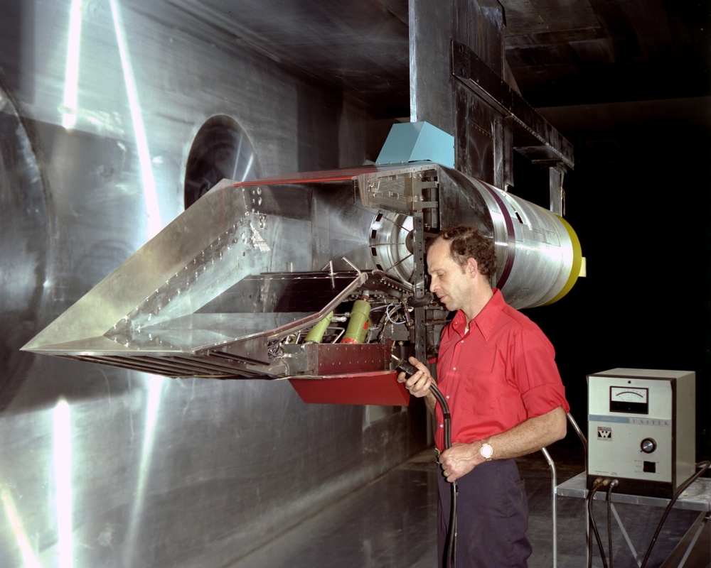 100-0 INLET IN THE 10X10 FOOT WIND TUNNEL