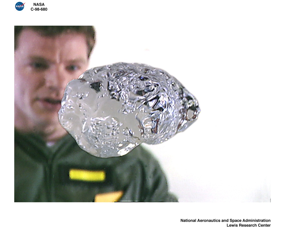 WATER BALLOON IN LOW GRAVITY - LARGE LIQUID COLUMN IN LOW GRAVITY