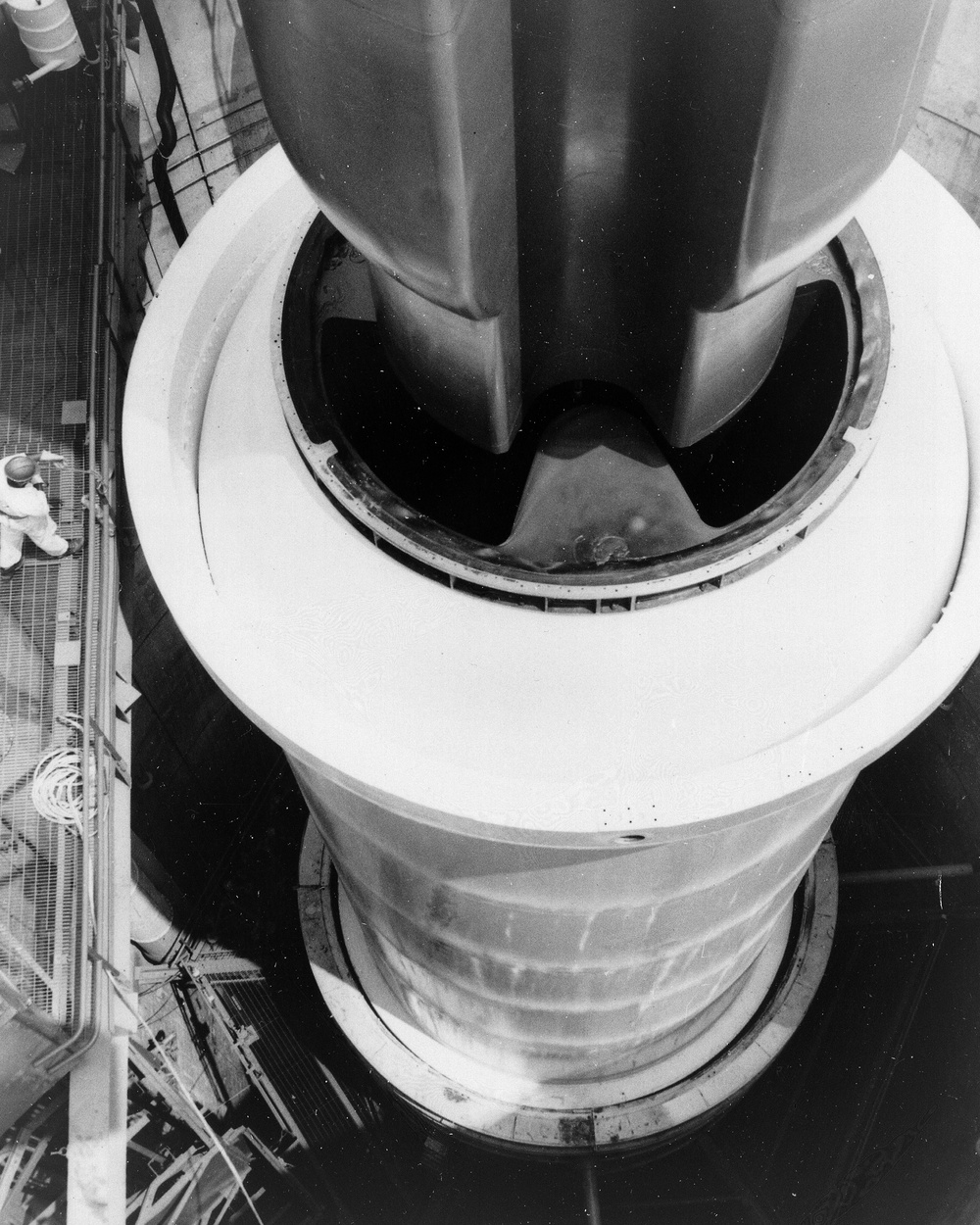 260 INCH SOLID ROCKET ENGINE FOR ROHR CORPORATION