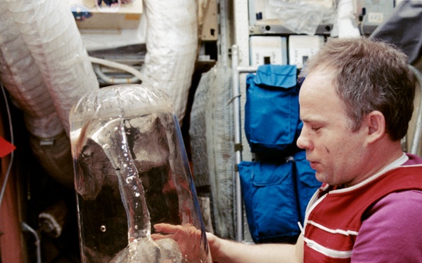 Vinogradov and Solovyev display a water dispenser