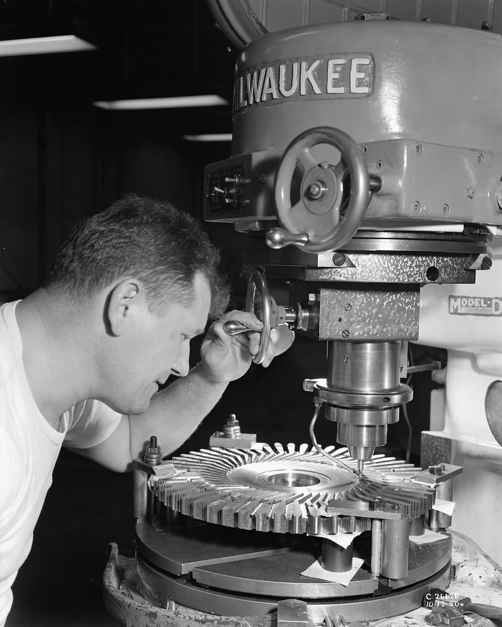 MILWAUKEE ROTARY HEAD MILL WITH J-33 TURBINE SETUP