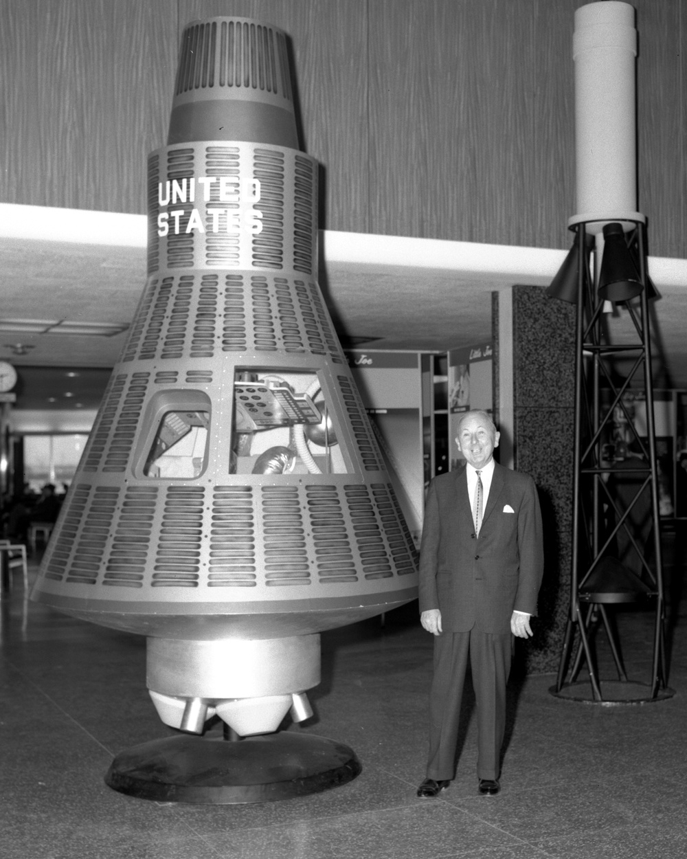 PROJECT MERCURY - DISPLAY AT CLEVELAND HOPKINS AIRPORT COMMANDER DONALD PATRICK - DIRECTOR OF PORT CONTROL WILLIAM ROGERS - HERBERT BRECKMACHER MANAGER OF CENTRAL NATIONAL BANK AT CLEVELAND HOPKINS AIRPORT - MORGAN LAUER MANAGER OF OPERATIONS