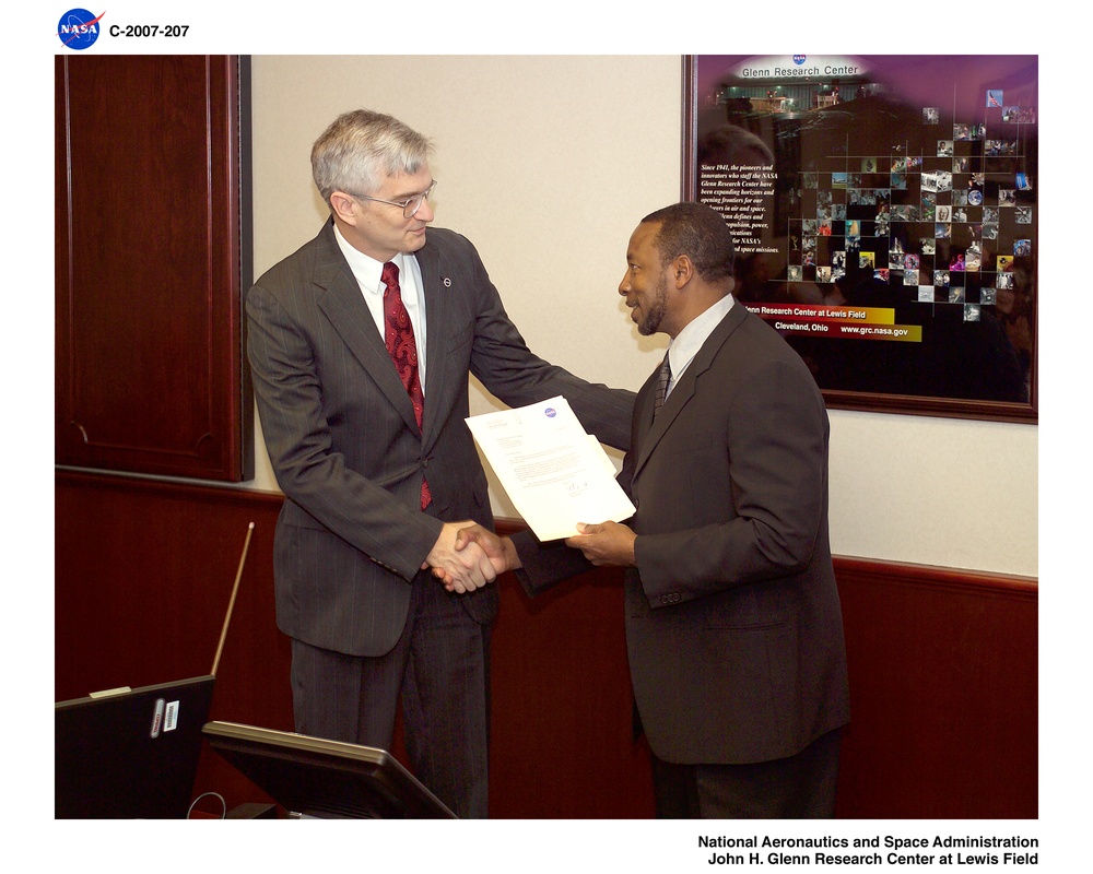 Award presentation during the DLT meeting