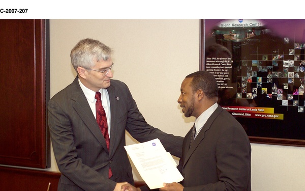 Award presentation during the DLT meeting