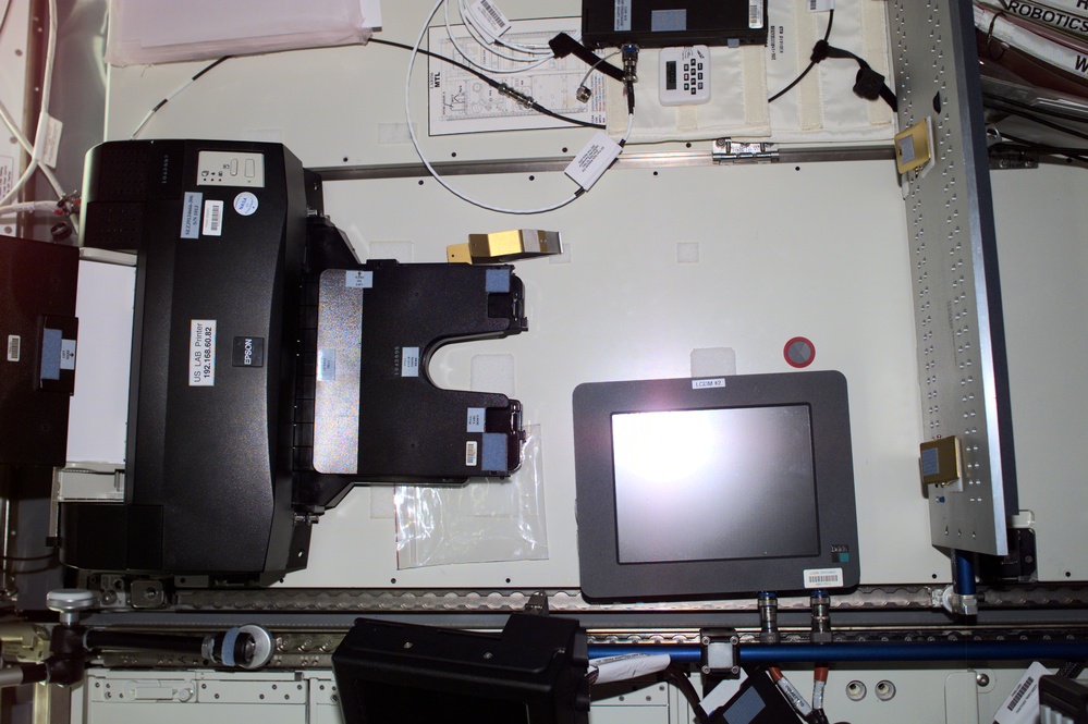 View of a printer and a PDA in the U.S. Laboratory during Expedition Three
