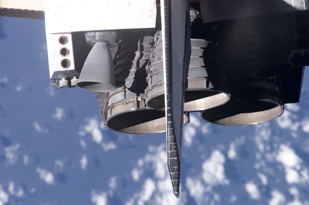 Endeavour on approach to ISS for mission STS-111 UF2 / Expedition Four