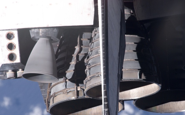 Endeavour on approach to ISS for mission STS-111 UF2 / Expedition Four