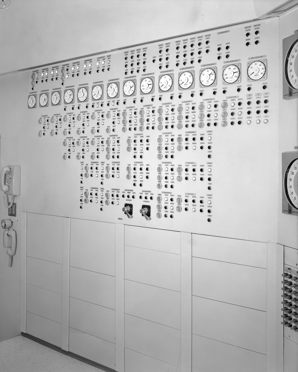 REACTOR CONTROL ROOM AT NASA PLUM BROOK STATION