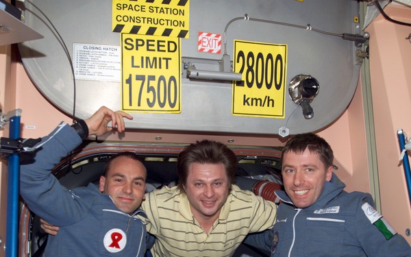 Soyuz 4 SFP Shuttleworth, FE-1 Vittori, EXP 4 CDR Onufrienko in Node 1 during Expedition Four