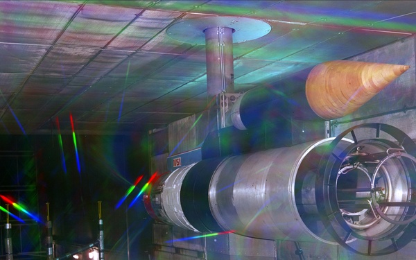 SHUTTLE FLIGHT PICTURES WITH MMU IN SPACE