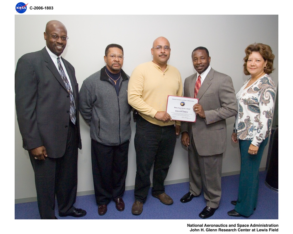 Glenn Research Center Director presents a 30-year career service award