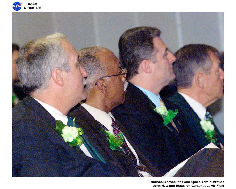 Administrator Sean O'Keefe's visit to Glenn Research Center for the NASA Shared Resource Center proposal review