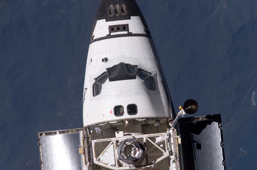 Endeavour on approach to ISS for mission STS-111 UF2 / Expedition Four