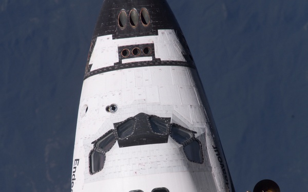 Endeavour on approach to ISS for mission STS-111 UF2 / Expedition Four