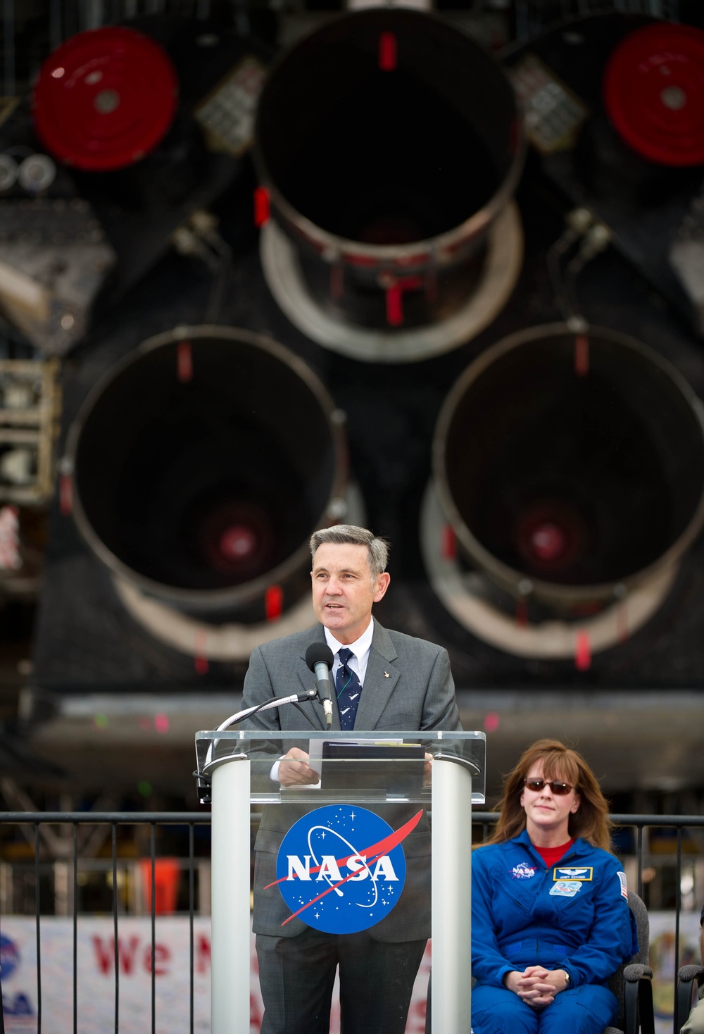 Space Shuttle Placement Announcement (201104120004HQ)