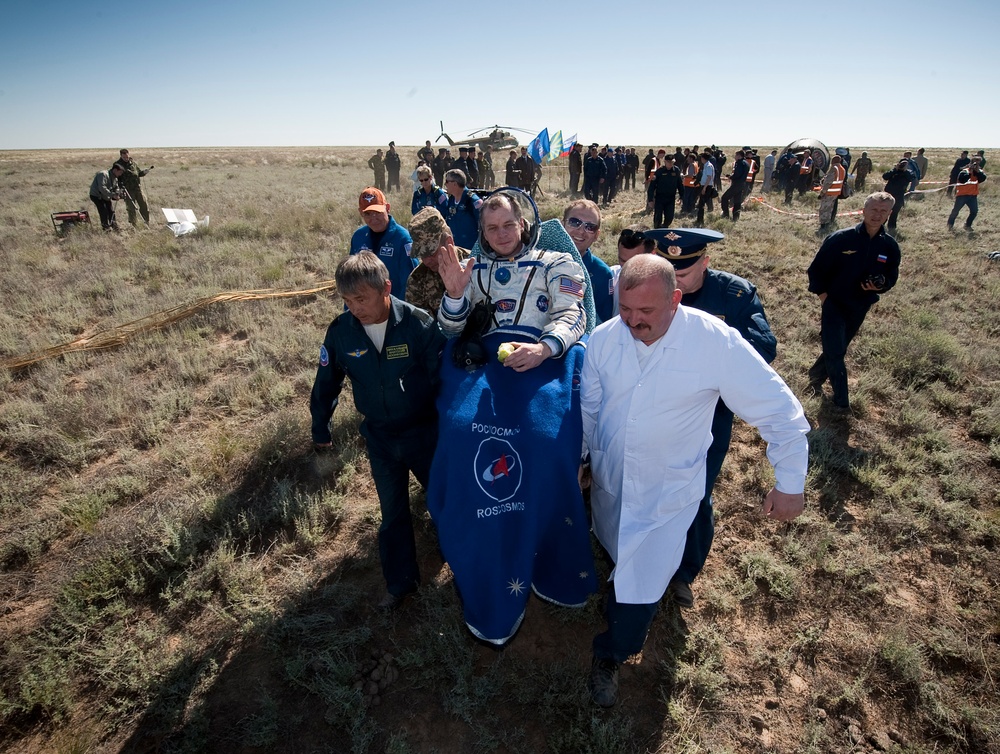Soyuz TMA-17 Lands