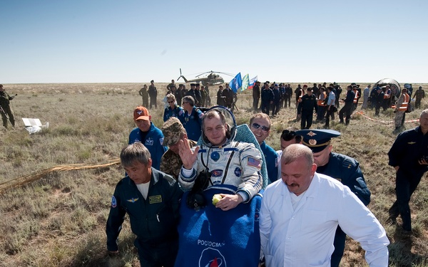 Soyuz TMA-17 Lands