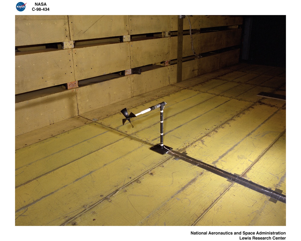 15 FOOT HORIZONTAL FLOW FIELD SERVER / CALIBRATION RAKE INSTALLED IN THE 9X15 FOOT LOW SPEED WIND TUNNEL