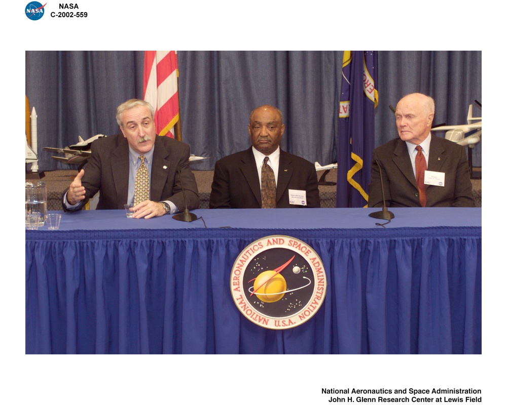 VISIT TO NASA GLENN RESEARCH CENTER BY NASA ADMINISTRATOR SEAN O'KEEFE